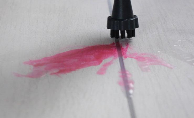 Čiščenje fug med ploščicami: pozabi na kemikalije, uporabi paro